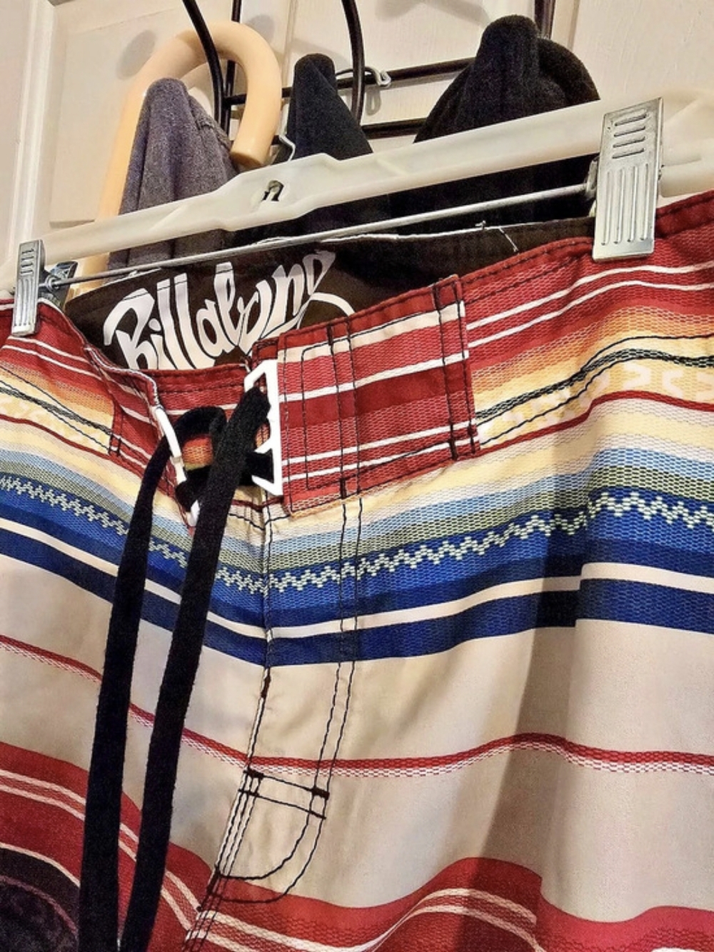 Billabong M802EPON Striped Board Shorts in Red & Blue Size 36 Like New